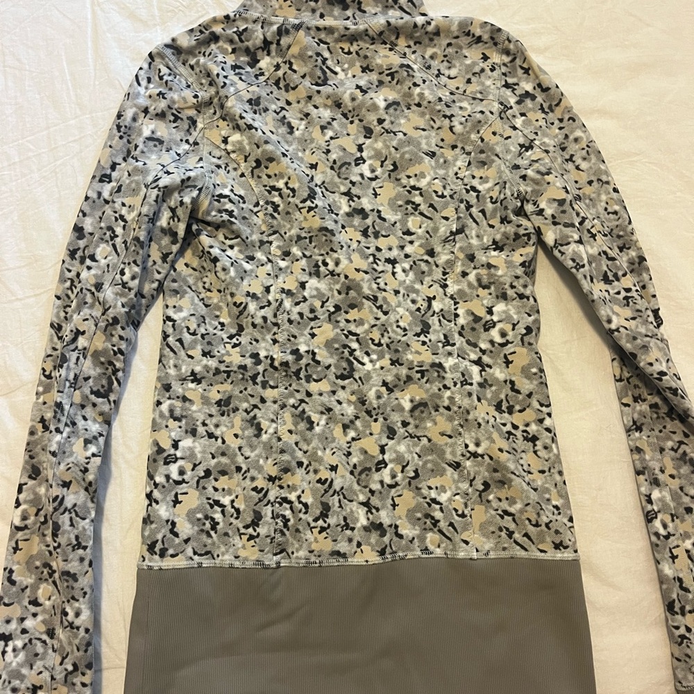Lululemon Women's Patterned Jacket - Picture 2 of 3
